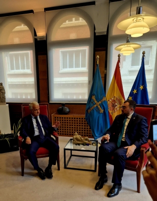 Jesús María Chamorro, presidente del TSJA y Adrián Barbón, presidente del Principado